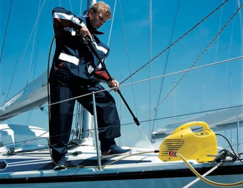 Lavage de votre bateau manuellement.